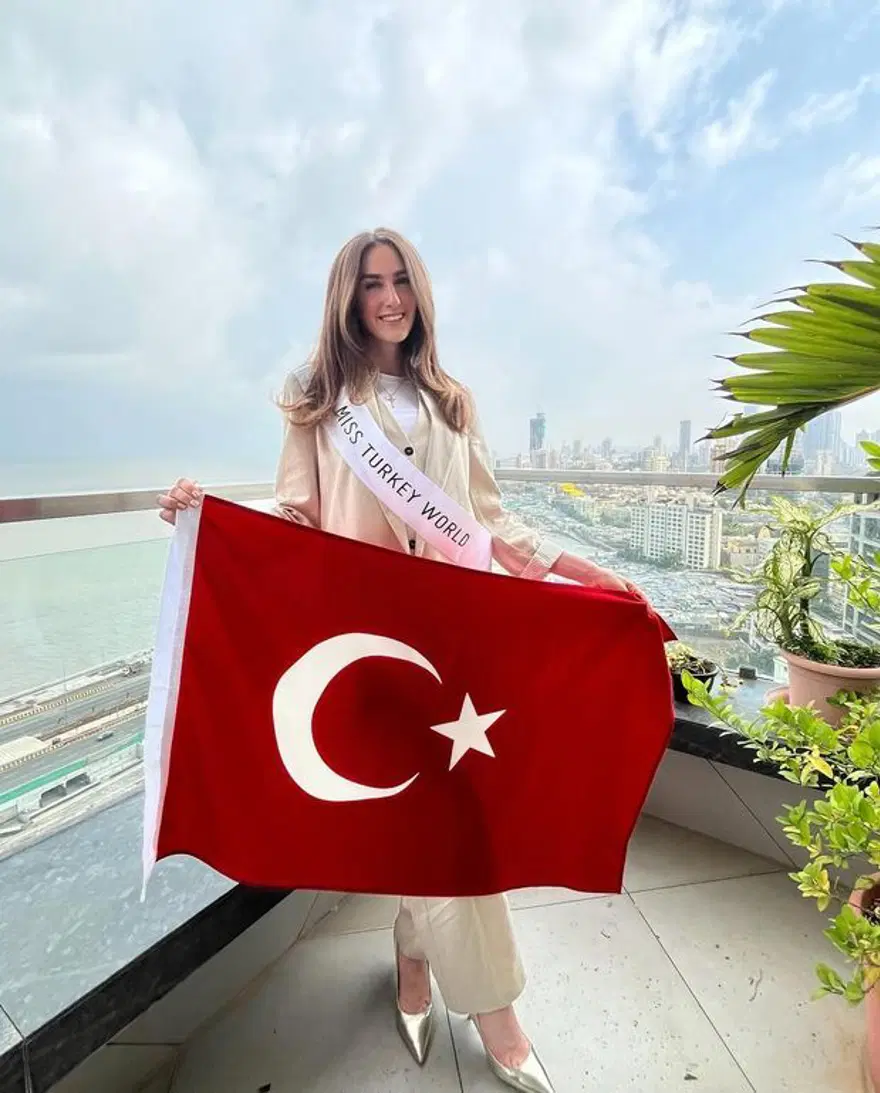 Miss Turkey birincisi İdil Bilgen Hindistan'a gitti 2