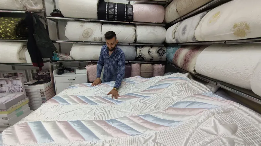 Günde bir tane örüyor, tanesini bin 500 liradan satıyor 3