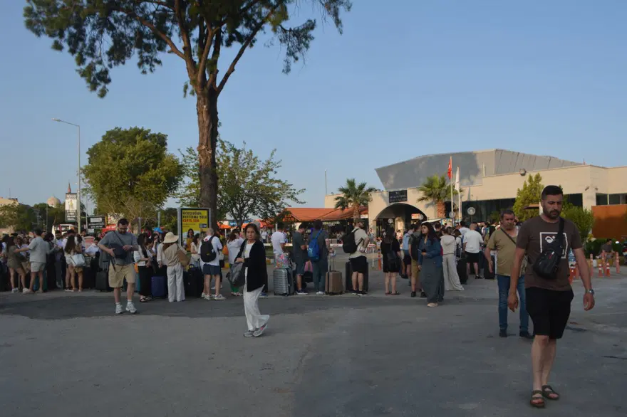 Tatilciler bayramda Midilli Adası'na akın etti 2