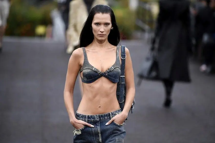 Bella Hadid hastane paylaşımıyla endişe uyandırdı 4