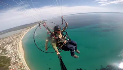 Paramotorla 15 yıldır havadan çektiği görüntülerle bölgenin görsel arşivini tutuyor