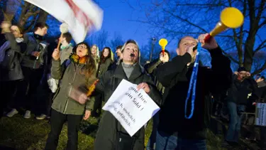 Wulff'a vuvuzelalı protesto