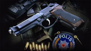 Polis silahıyla oynarken meslektaşını vurdu