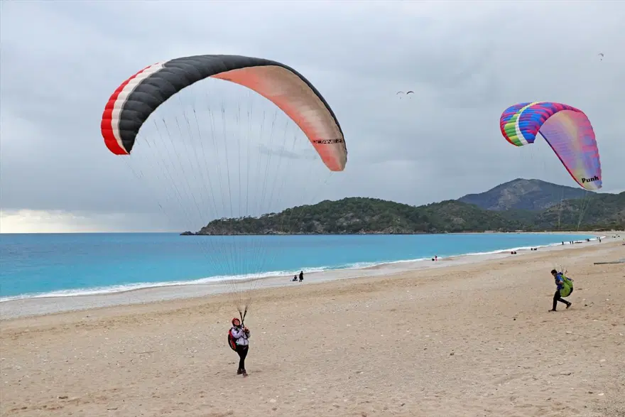 Ölüdeniz'in 'renkli aksesuarları' adrenalin tutkunlarına gökyüzünden eşsiz manzaralar sunuyor 13