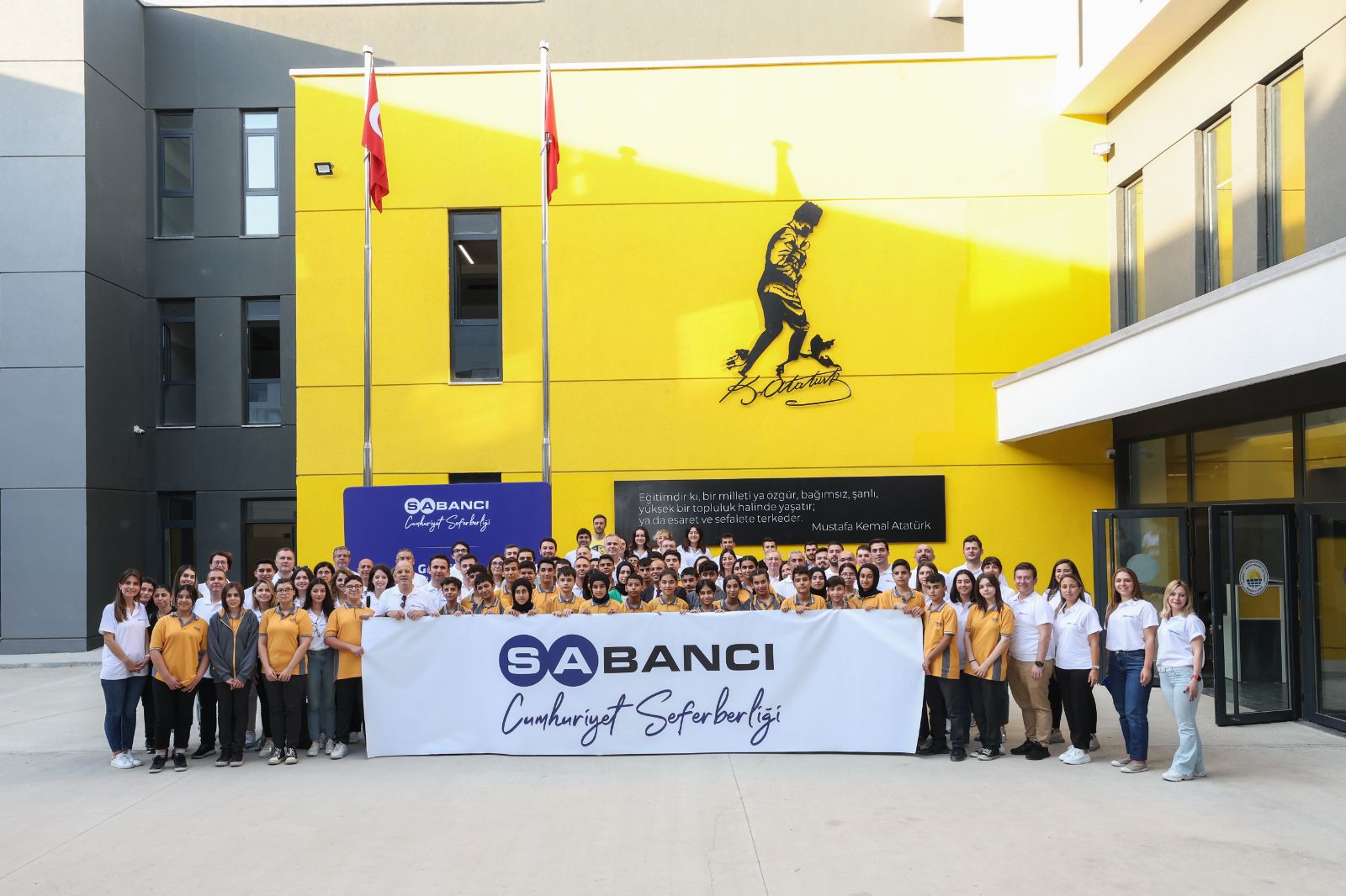 Sabancı Topluluğu deprem bölgesinde eğitime katkı yapmaya devam ediyor