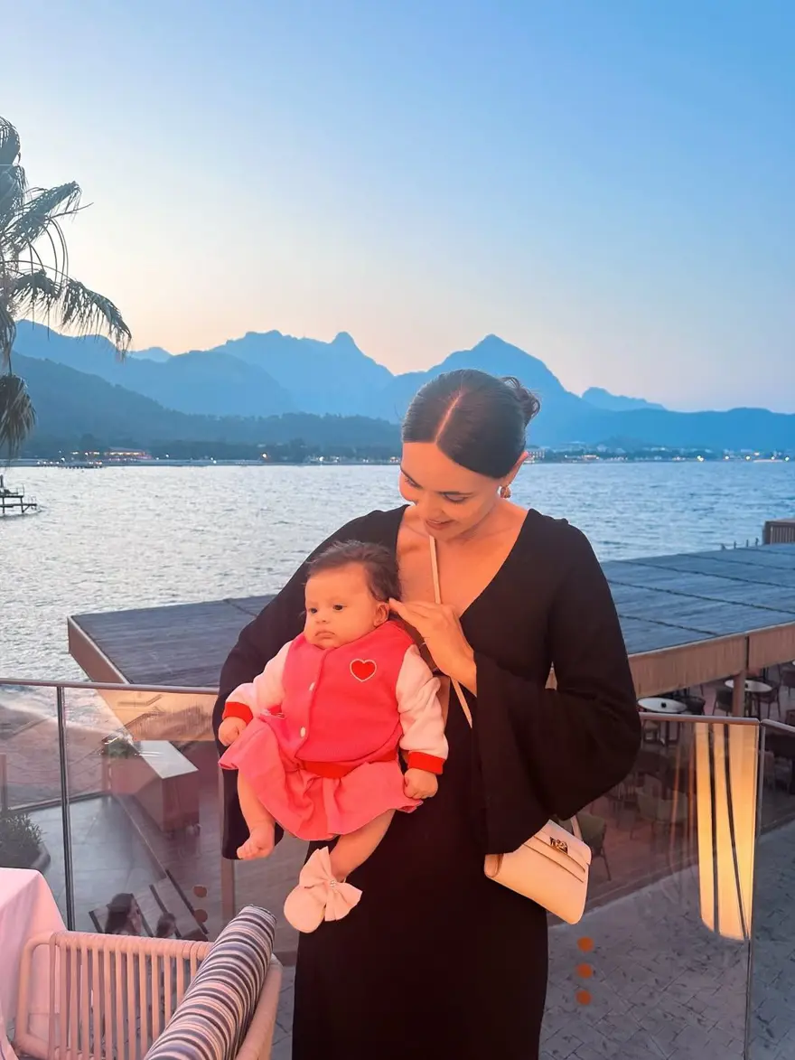 Zeynep Demirel ile kızı Yasmin'den yeni paylaşım 3 Zeynep Demirel ile kızı Yasmin'den yeni paylaşım 3