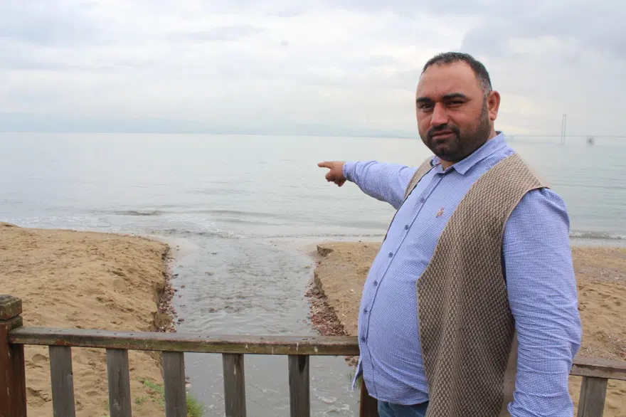 Kömür tozları yağmurla dereye aktı, İzmit Körfezi karardı 2