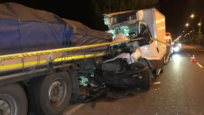 Kamyonet, park halindeki tıra arkadan çarptı: 1 ölü, 1 yaralı