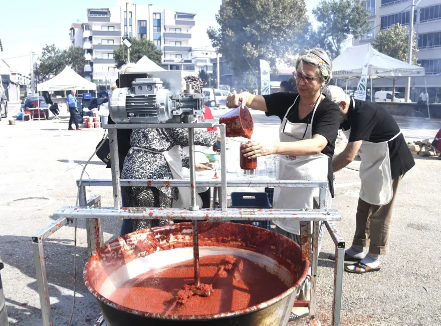 Ev yapımı salça seferberliği: İmece usulü hazırlandı 