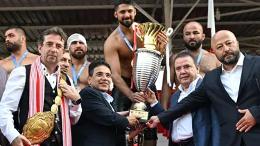 672. Tarihi Elmalı Yağlı Güreşleri'nde başpehlivanlığı Enes Doğan kazandı