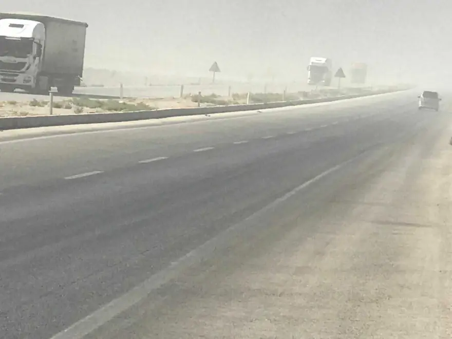 Konya'da kum fırtınası: Görüş mesafesi 20 metreye düştü 2 Konya'da kum fırtınası: Görüş mesafesi 20 metreye düştü 2