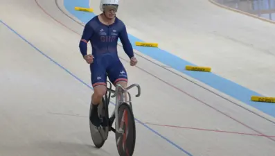 Pist bisikletinde dünya rekoru kırıldı