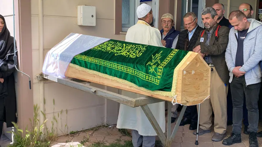 Saadet öğretmene gözyaşlarıyla veda 7 Saadet öğretmene gözyaşlarıyla veda 7