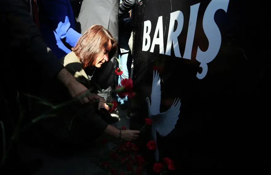 Ankara Garı saldırısında hayatını kaybedenler anıldı 3 Ankara Garı saldırısında hayatını kaybedenler anıldı 3