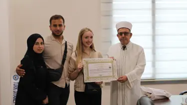 19 yaşındaki Hollandalı genç kız Müslüman oldu