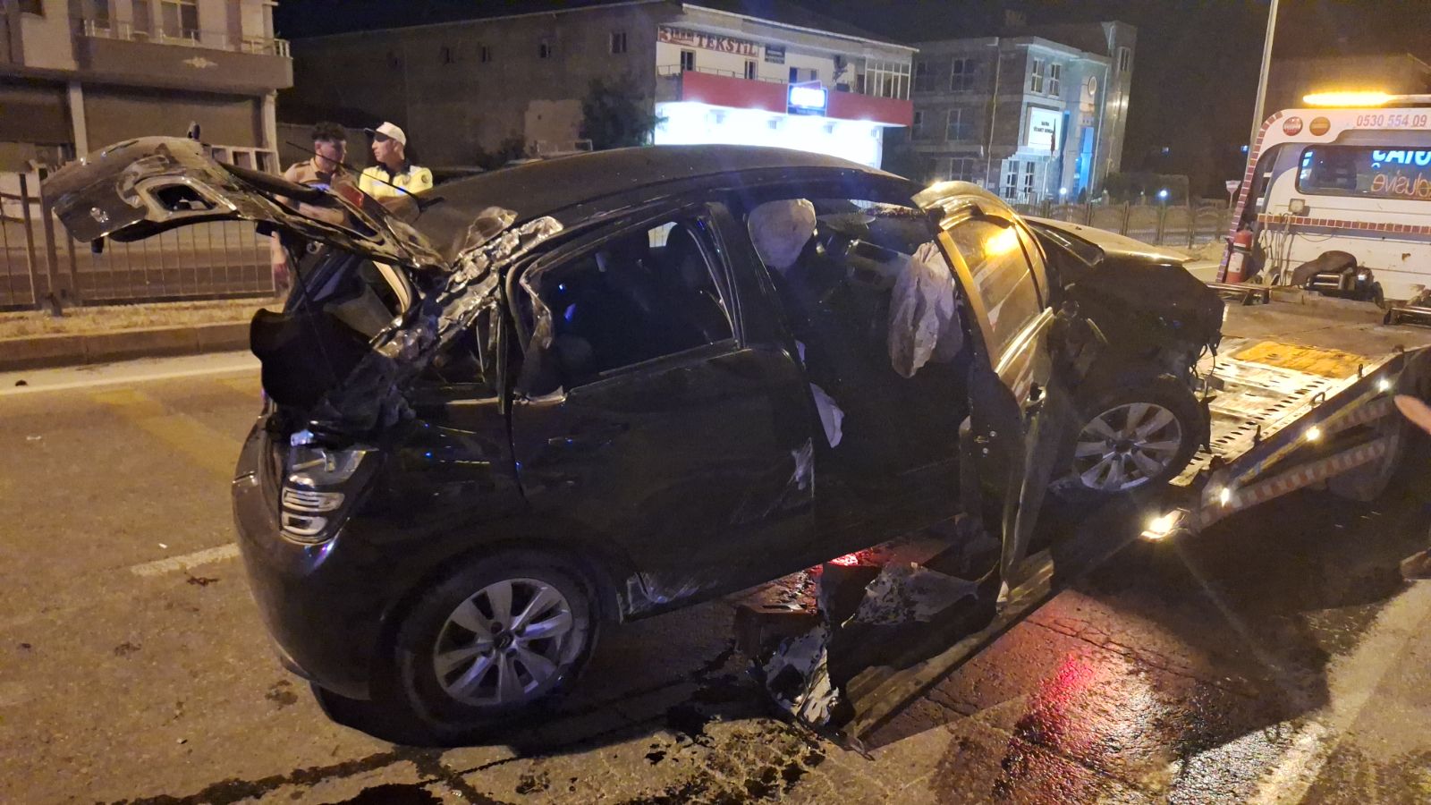 Samsun'da köpeğe çarpmamak için kaza yapan araçtaki 3 kişi yaralandı