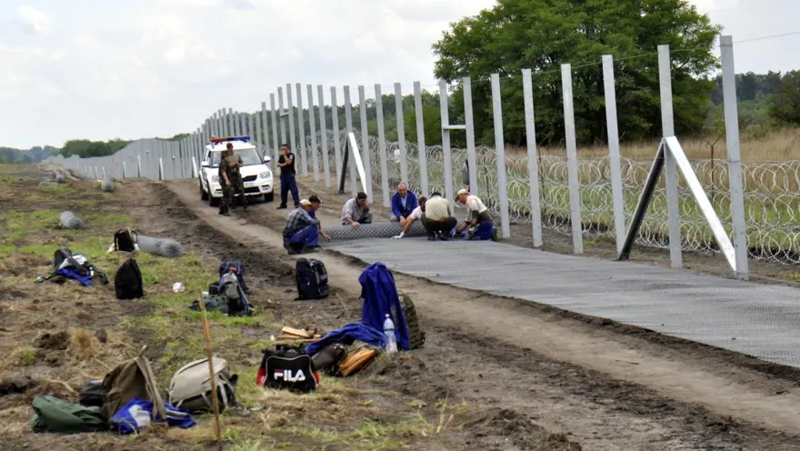 Macaristan-Sırbistan sınırına tel örgü 29 Macaristan-Sırbistan sınırına tel örgü 29