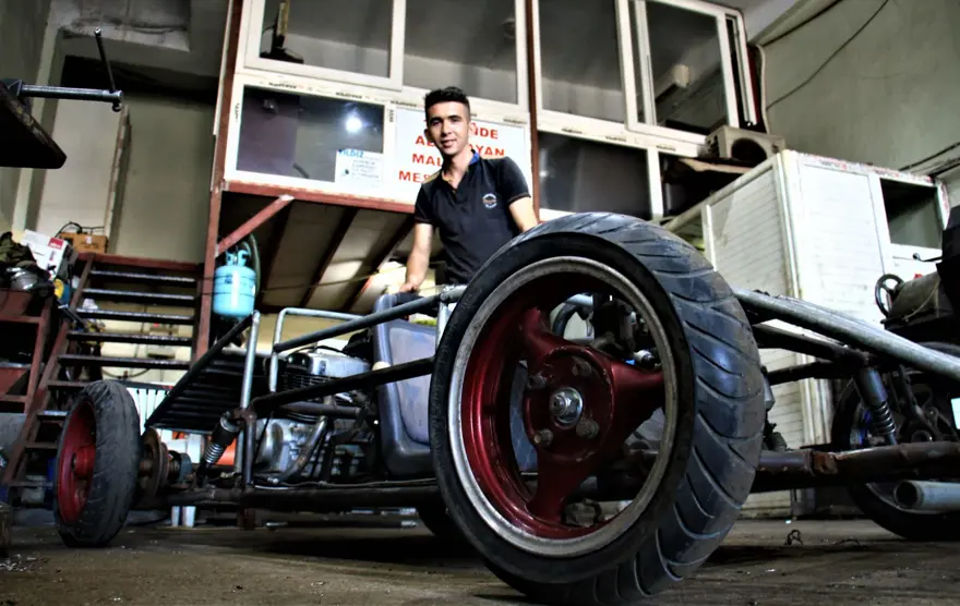 Hayalini gerçekleştirdi, kendi arabasını yaptı 7