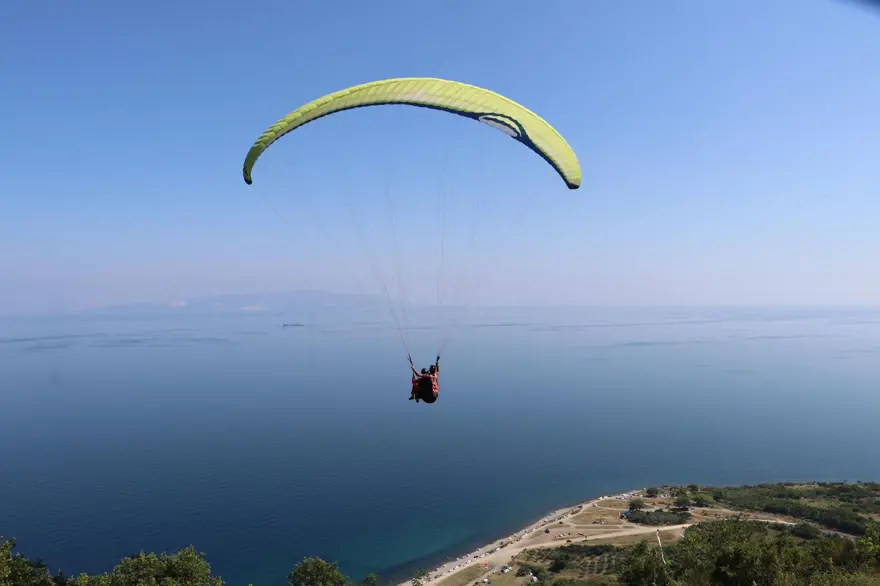 Uçmakdere, normalleşme sürecinde yamaç paraşütü adresi oldu 11 Uçmakdere, normalleşme sürecinde yamaç paraşütü adresi oldu 11