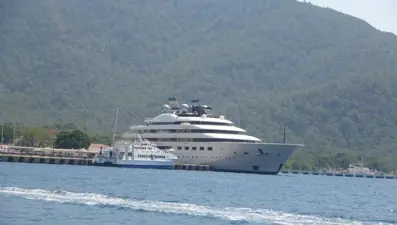 160 metre uzunluğunda, 22 metre genişliğinde, 101 personelivar | Manchester City’nin patronunun süper yatı Marmaris’e demir attı