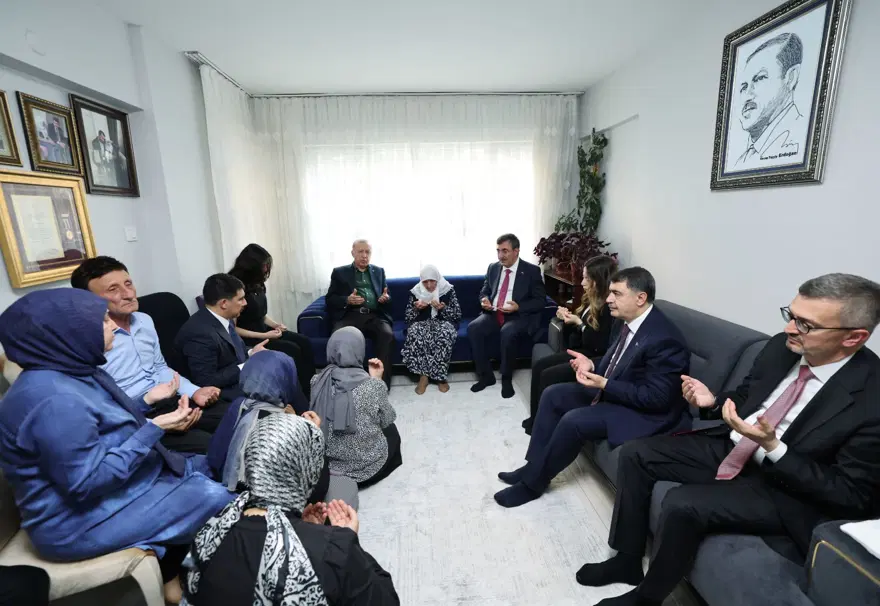 Cumhurbaşkanı Erdoğan'dan, 15 Temmuz'da üç yakını şehit olan Muzaffer nineye ziyaret 2