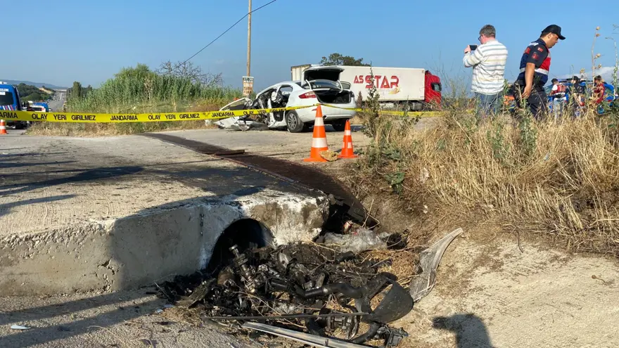 Feci kazada sürücü öldü, aracından çok sayıda uyuşturucuçıktı 