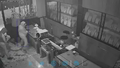 İstanbul'da üç dakika süren büyük soygun: Polis hırsızları arıyor