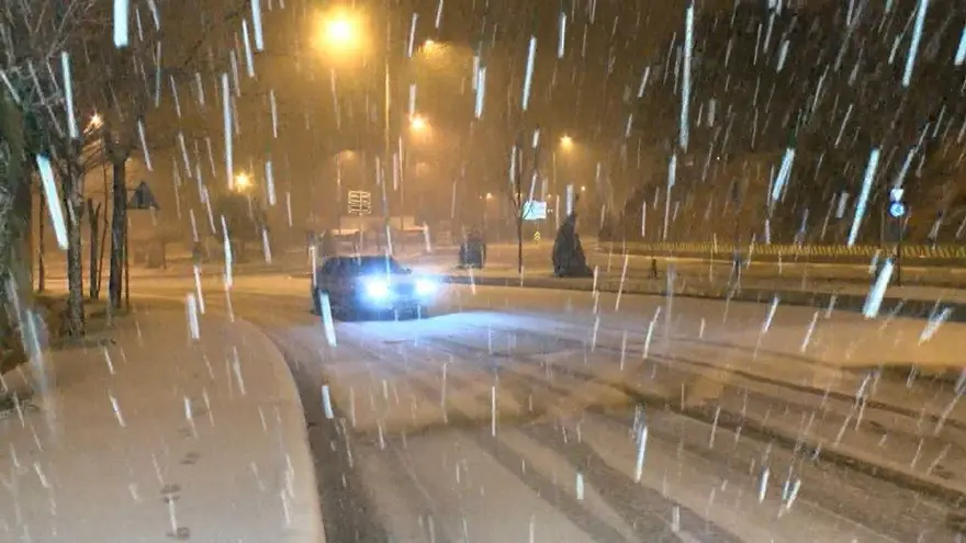 İstanbul'da kar yağışı etkisini artırıyor: Meteoroloji'den yeni uyarı 1