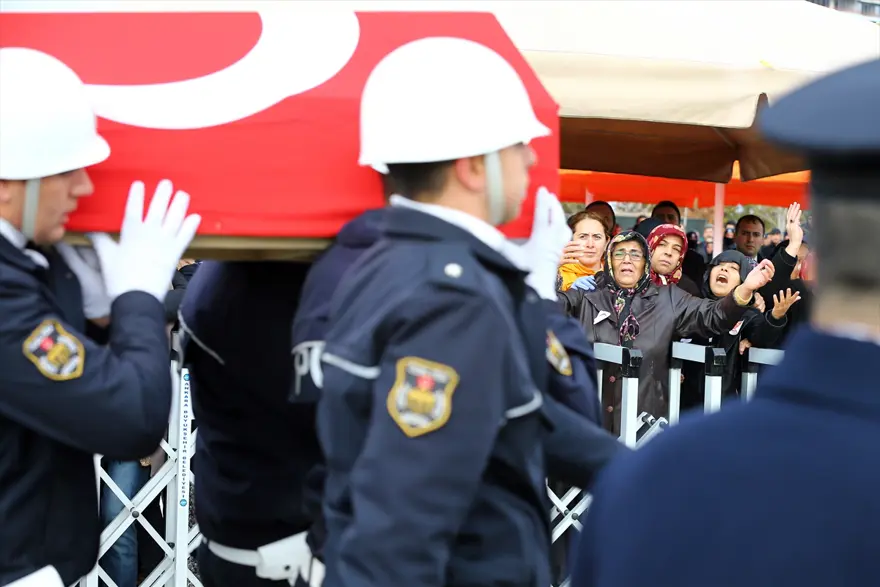 İki aylık evli şehit polis Tugay Can Kızılırmak'a veda 13
