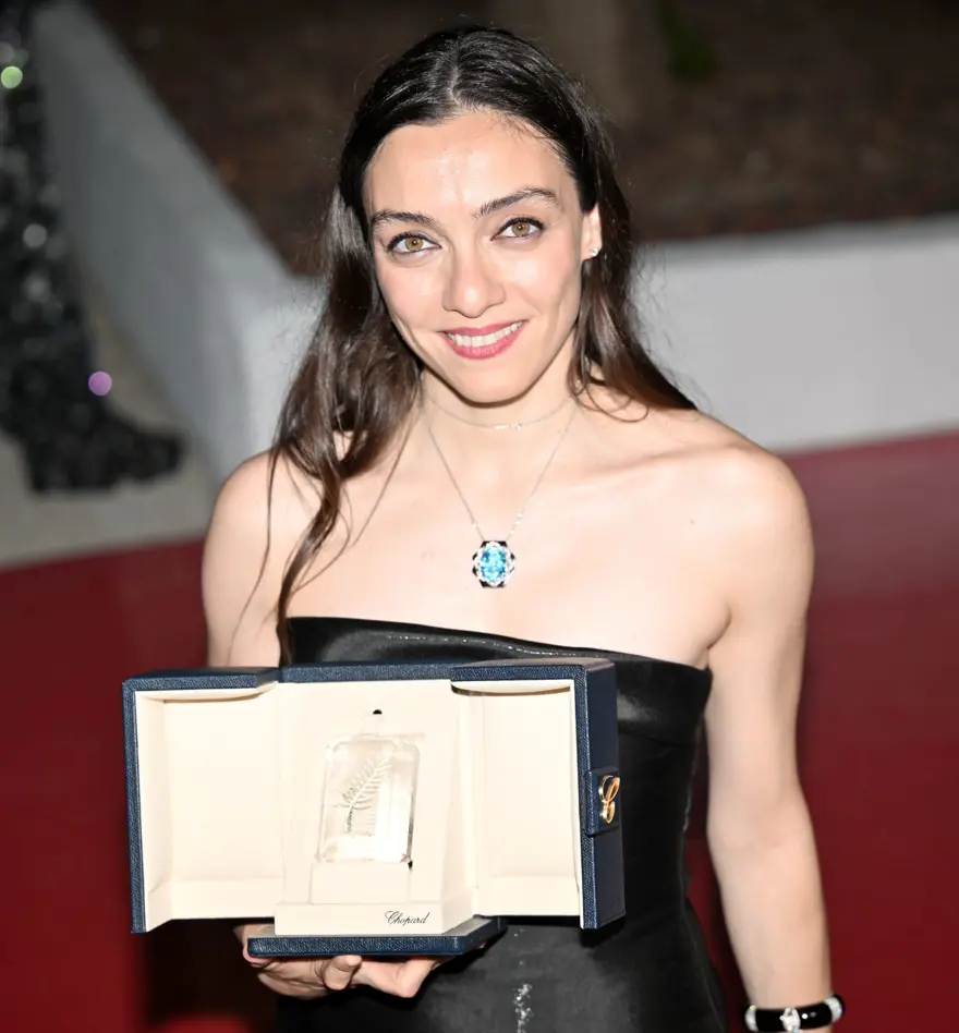 Merve Dizdar Cannes Film Festivali'nde en iyi kadın oyuncu ödülünü aldı 35