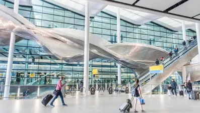 Londra hava sahası kapatıldı