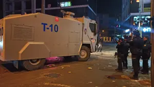 Van'da polis müdahalesi | DEM Partililerin kutlaması sonrası bazı gruplar polise taş attı