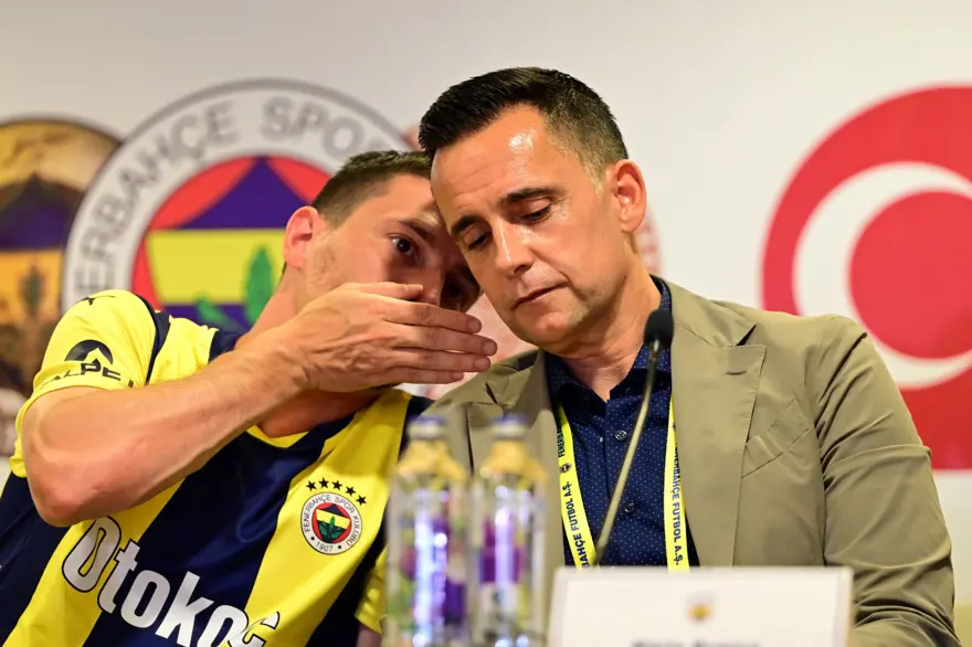 Fenerbahçe'de 5'i yeni transfer, 7 futbolcu için imza töreni düzenlendi 11 Fenerbahçe'de 5'i yeni transfer, 7 futbolcu için imza töreni düzenlendi 11