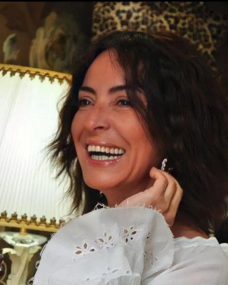 ÖZLEM AKINÖZÜ KİMDİR? 6