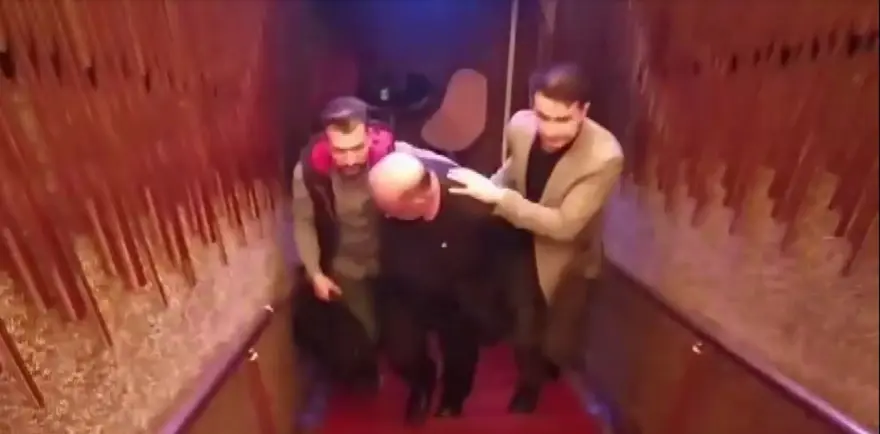 Arkadaşını çekiç ile katledip eğlence mekanına giden zanlı tutuklandı 1 Arkadaşını çekiç ile katledip eğlence mekanına giden zanlı tutuklandı 1