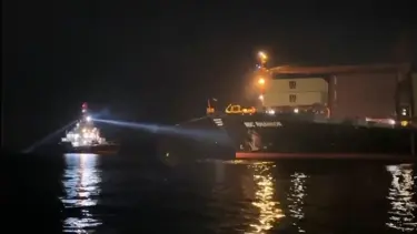Yeşilköy'de karaya oturan gemi kurtarıldı