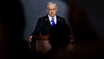 Netanyahu'nun evinin önünde toplanan yüzlerce İsrailli, esir takası anlaşması talep etti