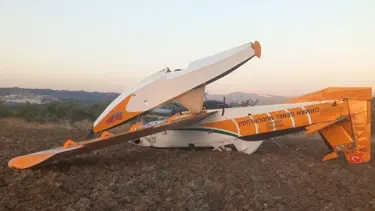 Zorunlu iniş yapan uçağın enkazı kaldırılıyor