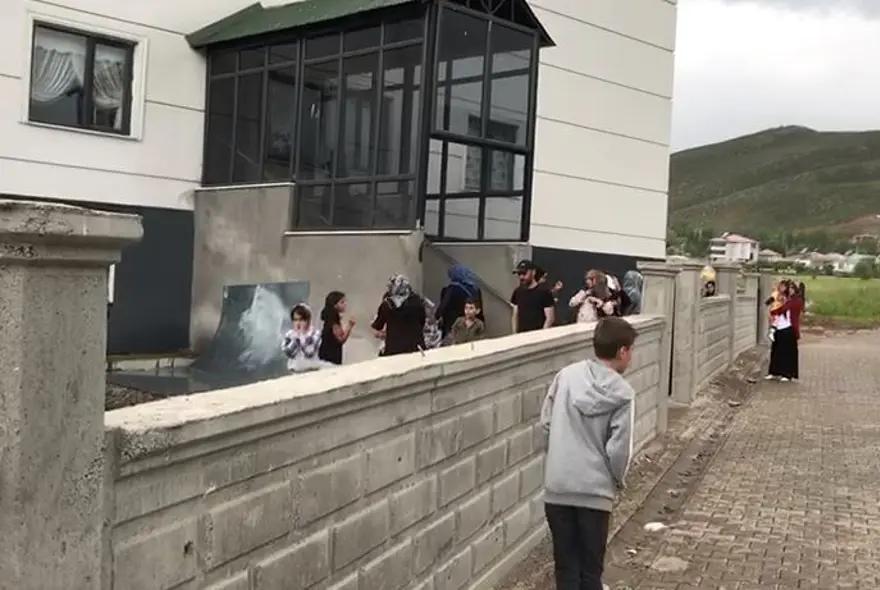 Bingöl'de 5,7 büyüklüğünde deprem: Bir şehit, 18 yaralı 19