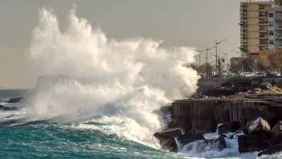 Japonya'nın Pasifik kıyılarına yönelik tsunami uyarısı