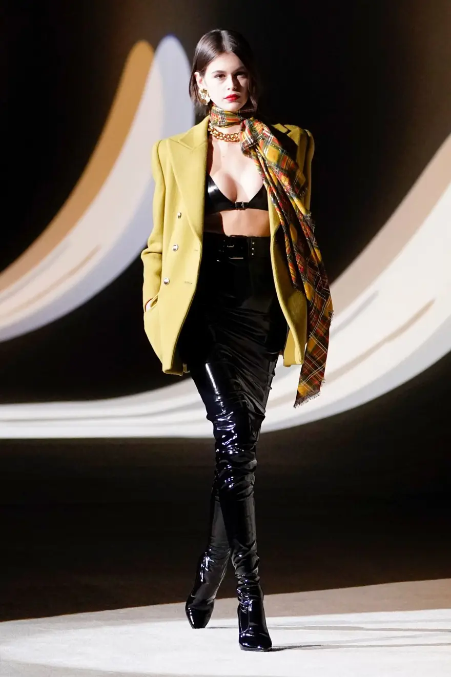 Ünlüler Paris Moda Haftası Saint Laurent defilesinde ön sıralarda 15