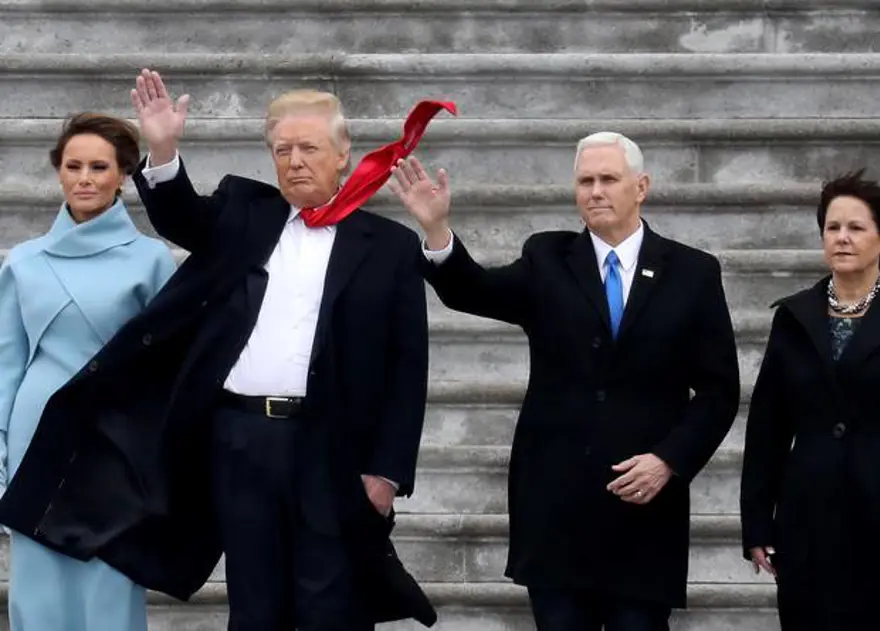 Trump'ın kravatı eleştiri konusu oldu 6