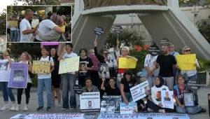 Yasemin Minguzzi oturma eylemini sürdürüyor: "Her gün ölüm tehditleri alıyorum"