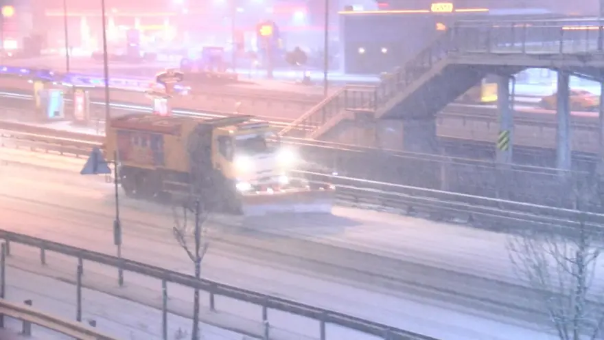 Kar yağışı İstanbul'u etkisi altına aldı 3 Kar yağışı İstanbul'u etkisi altına aldı 3