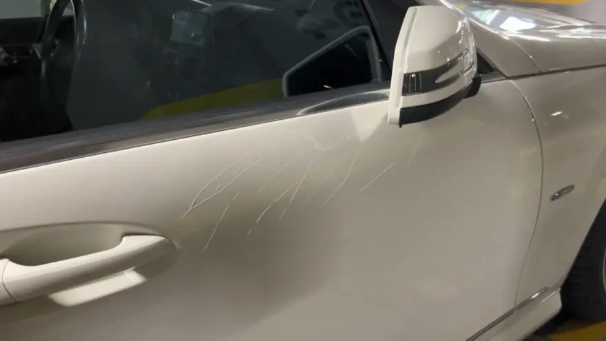 Kapalı otoparkta araçları çizdiler 7 Kapalı otoparkta araçları çizdiler 7