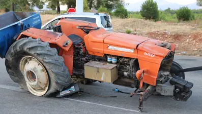 Traktör ile otomobil çarpıştı; 1 ölü, 2 yaralı