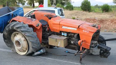 Traktör ile otomobil çarpıştı; 1 ölü, 2 yaralı