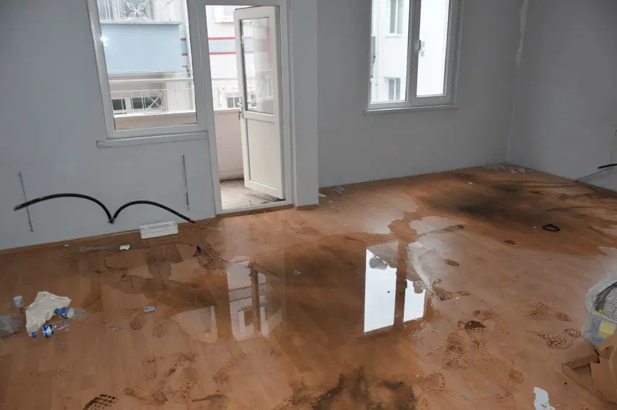 Depremde zarar gören binada hırsızlık (Duvarı delip 10daireyi soydular) 2 Depremde zarar gören binada hırsızlık (Duvarı delip 10daireyi soydular) 2