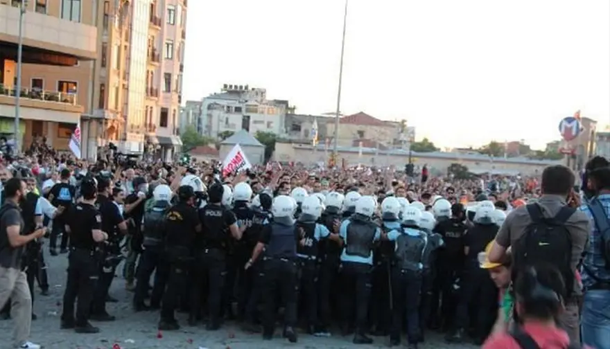 Taksim'de gerginlik 18