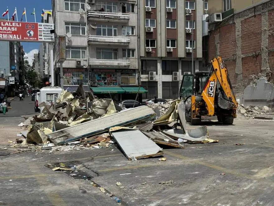 İstanbul’daki Uluslararası Emniyet Otogarı’nda yıkım 2